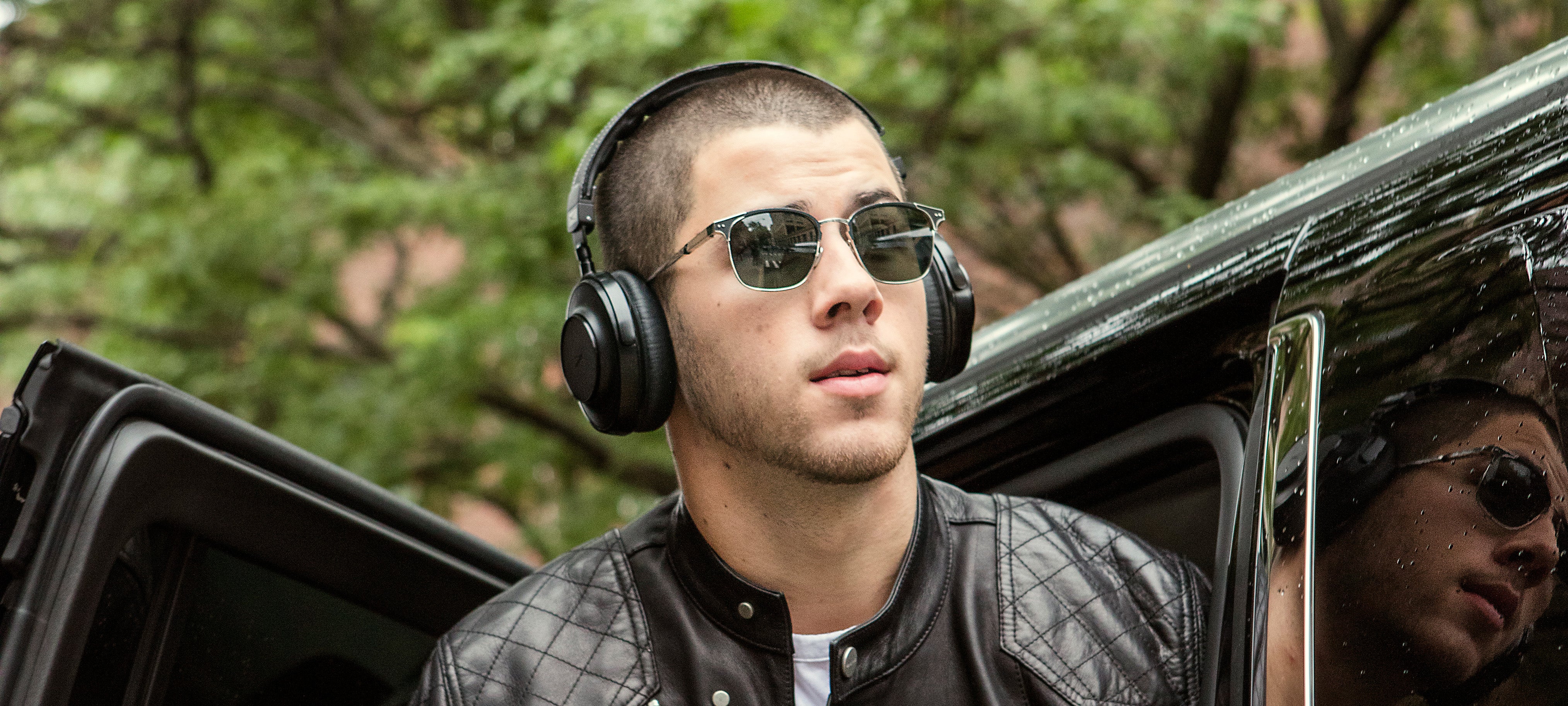 car with man headphone image Altec Lansing 
