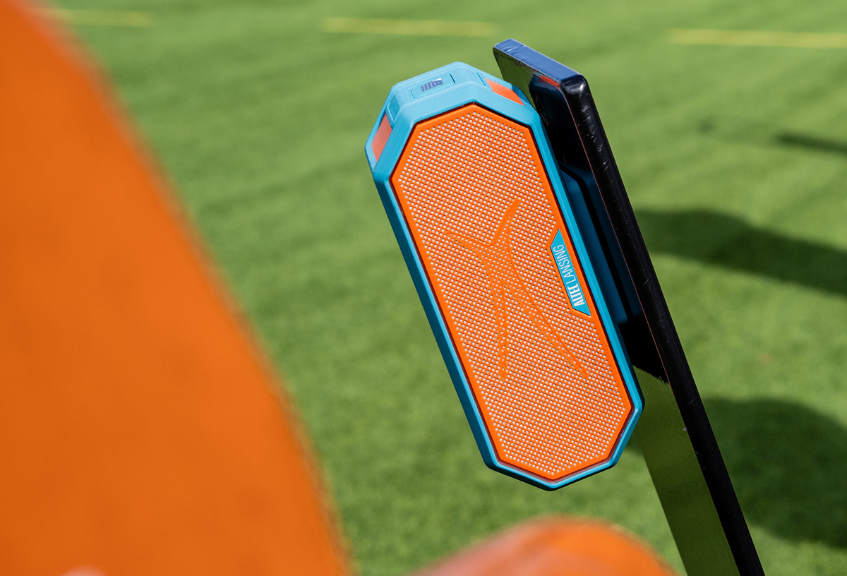 <h2>MIAMI, GET LOUD</h2>